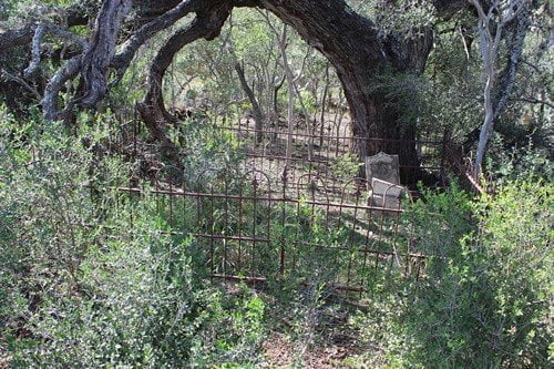Unknown Cemetery in Bigfoot, Frio County Texas cemeteries